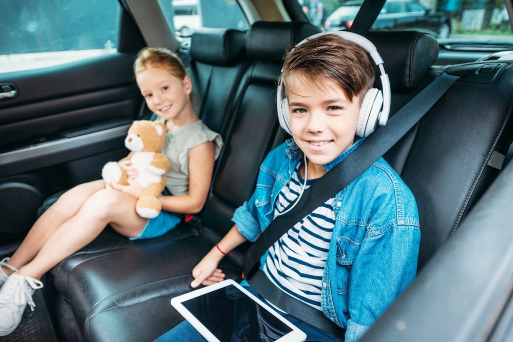 Thanksgiving travel tips kids in car